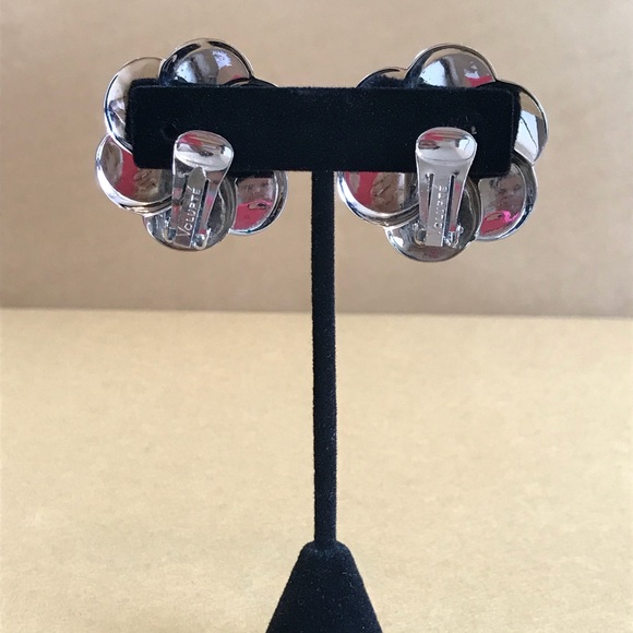 SIGNED Volupte Trefoil Flower Clip On Earrings - Picture 3 of 8